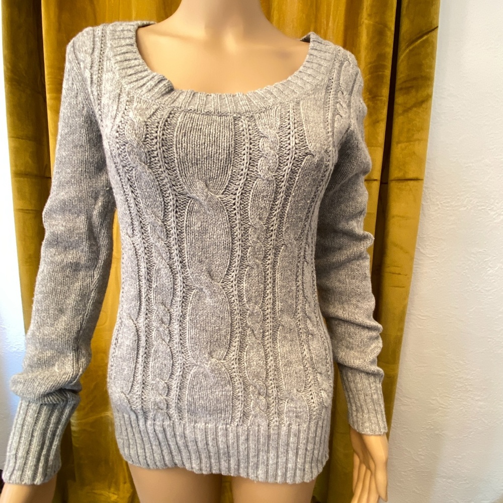 Gap sweater